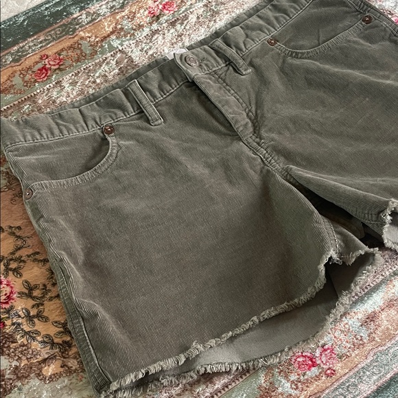 GAP|Sage Green Women's Frayed Corduroy Shorts|Size 12|EUC - Picture 3 of 7